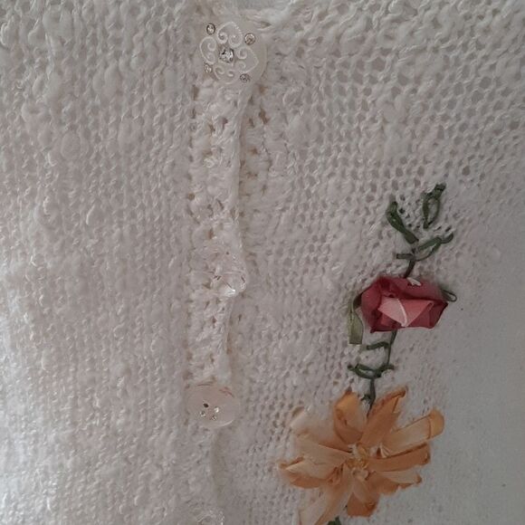 Elaris vintage white cardigan with tulle sleeves. - Picture 6 of 10